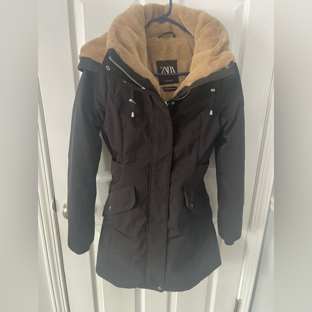 Zara Women's puffer Black and Tan Coat